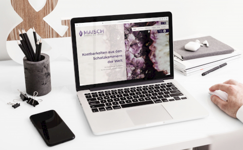 typneun Website Design für Maisch Mineralien Import auf einem Laptop.