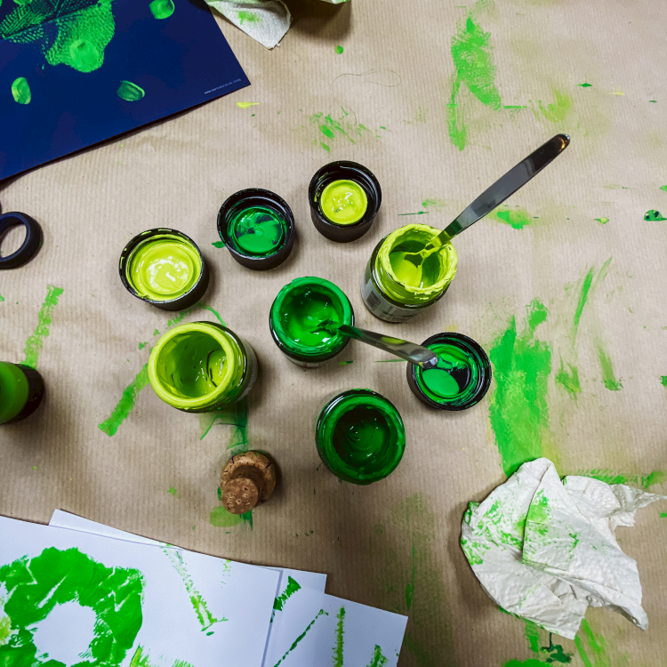 9 Punkte der typneun Werbeagentur dargestellt mit Acrylfarben