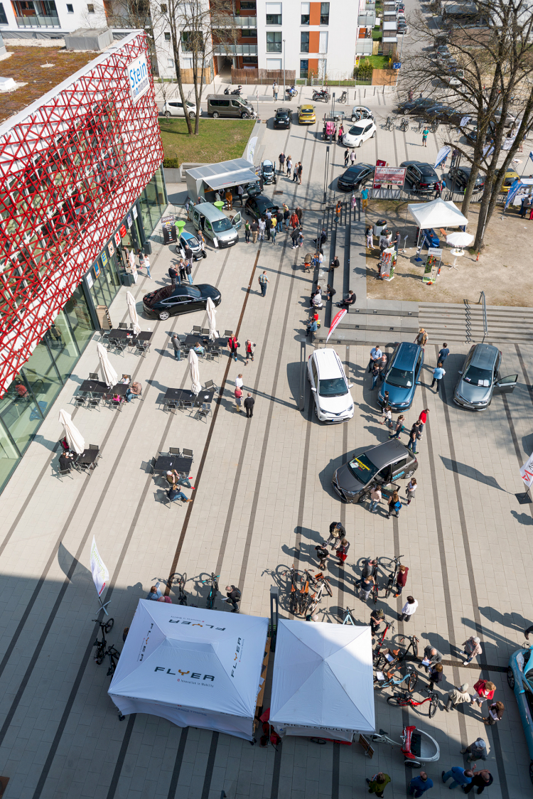 Drohnenaufnahme des Geländes beim Tag der Elektromobilität