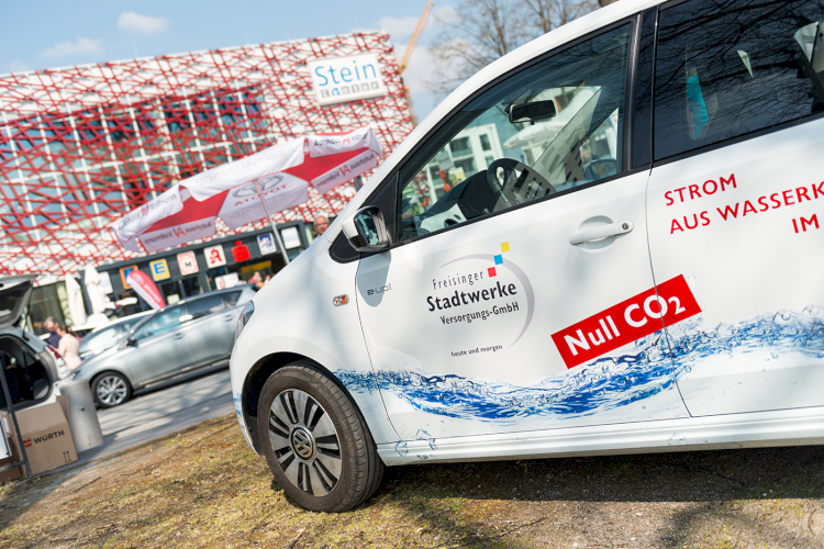 Stadtwerke Freising als typneun Referenz auf dem Tag der Elektromobilität