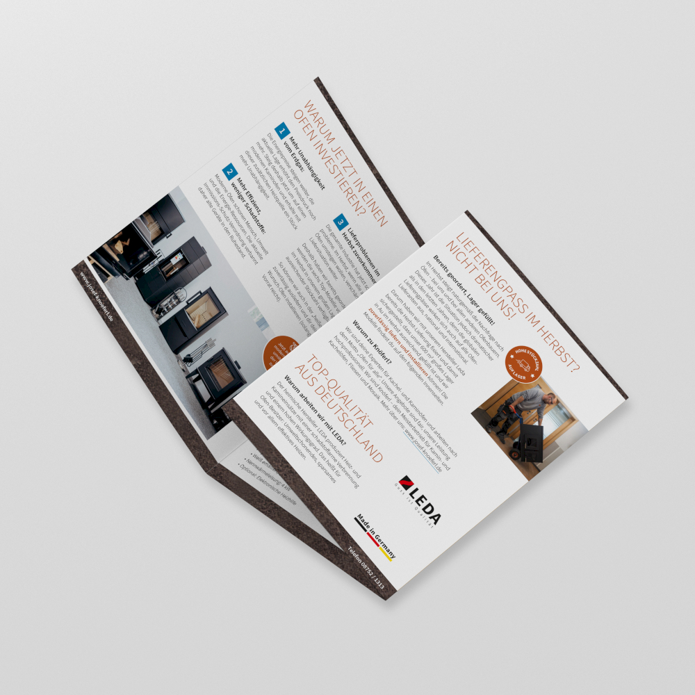 Josef Knöferl Fliesen, Ofen und Naturstein: Aufgeklappter Katalog mit dem Printdesign von typneun