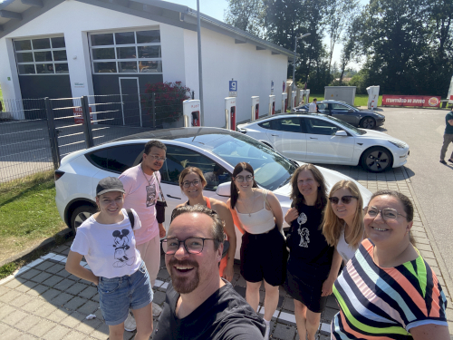 Gruppenbild der Mitarbeiter der typneun Designagentur beim Ausflug in Flizmoos