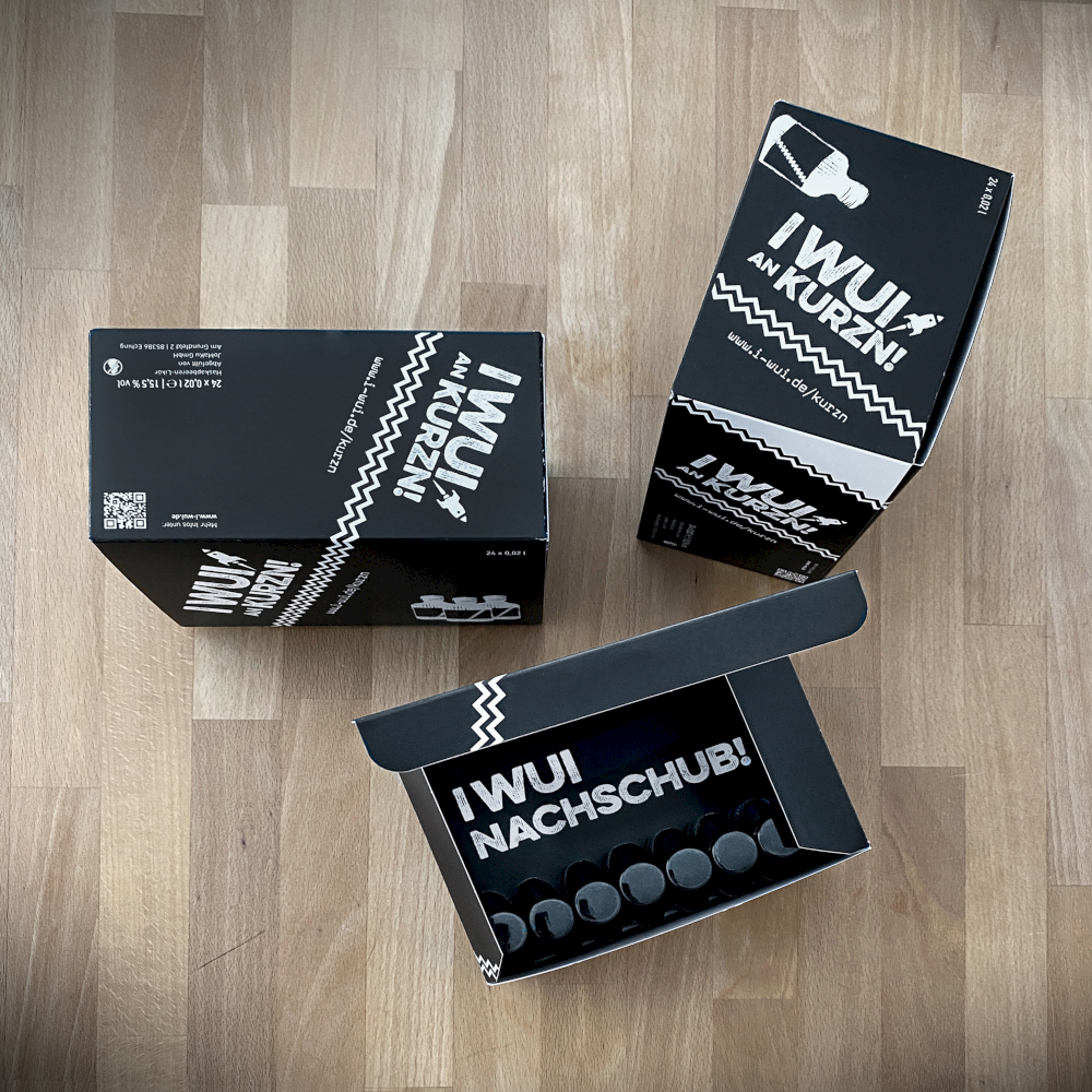 Packing Design auf Rundumverpackungen für I WUI Schnapsflaschen