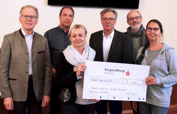 Gruppenfoto der Bürgerstiftung Freising beim Klima-Schul-Projekt