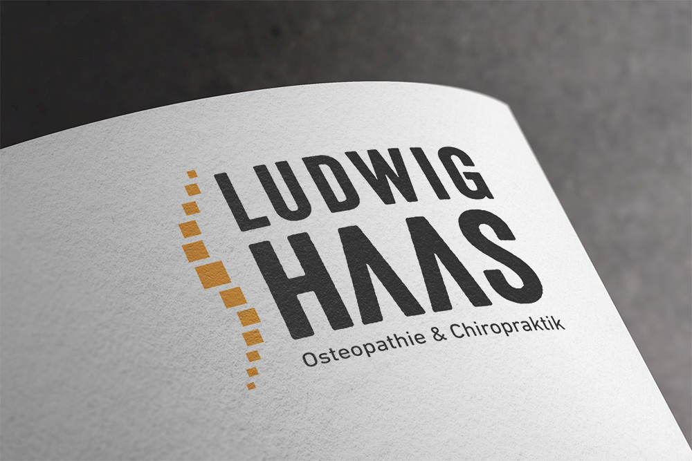 Logodesign von typneun für Ludwig Haas Osteopathie & Chiropraktik in Freising auf Strukturpapier